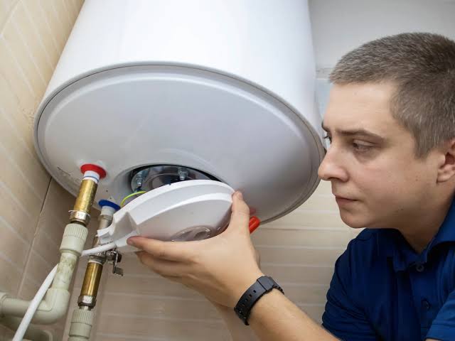 Emergency water heater plumbing service in Irving Texas
