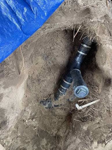 Plumber repairing sink pipes in Irving Texas